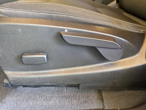 Used 2019 Chevrolet Colorado LT w/ LT Convenience Package RWD image 14