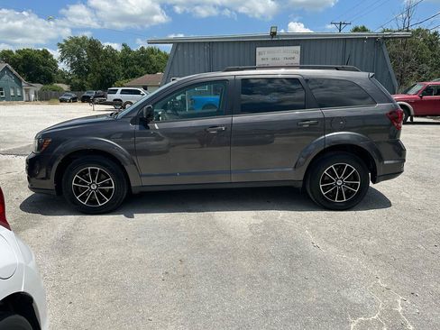 Used 2019 Dodge Journey SE w/ Blacktop Package FWD image 11