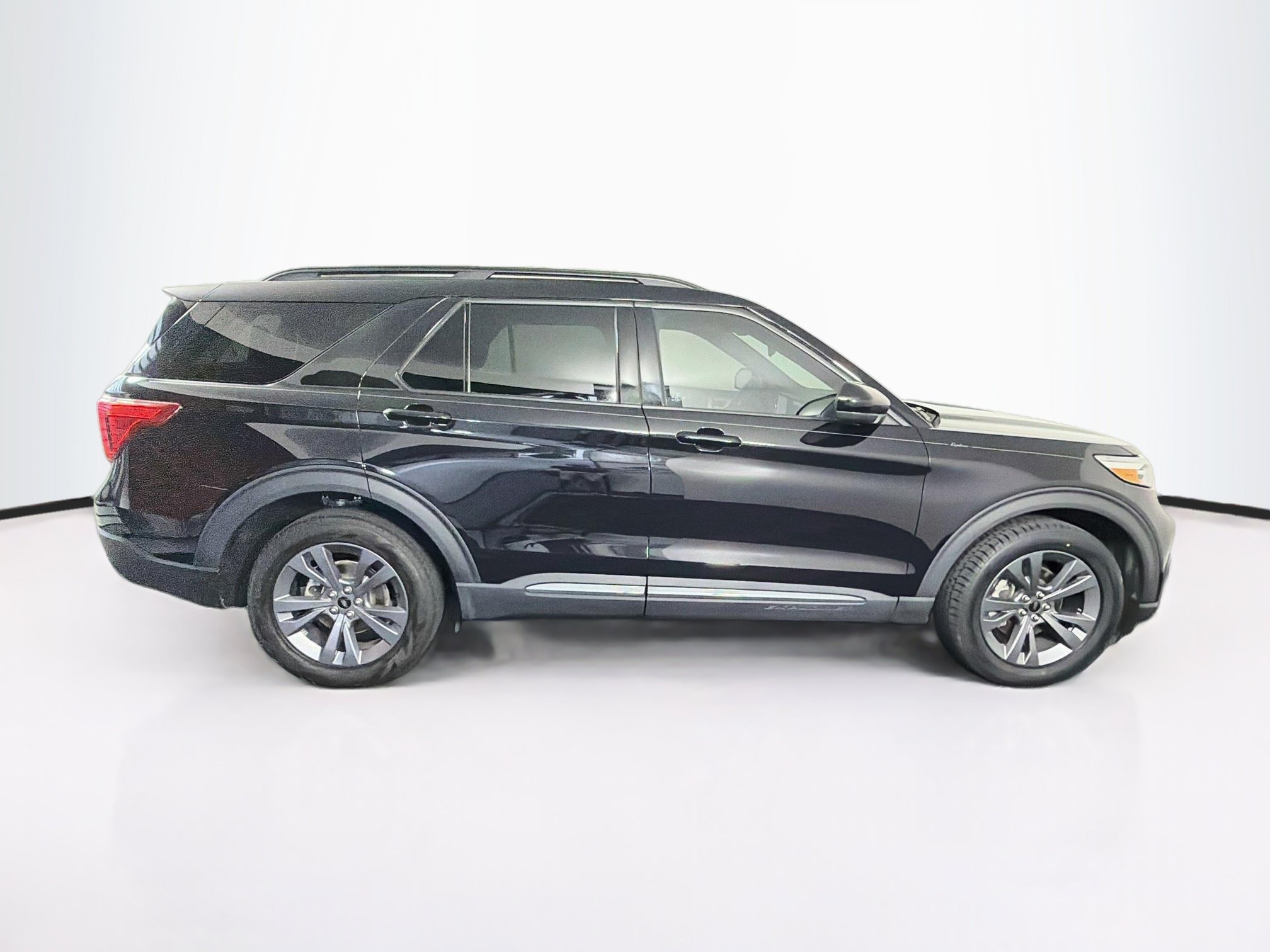 Used 2023 Ford Explorer XLT w/ Equipment Group 202A RWD image 10