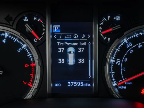 Used 2020 Toyota 4Runner TRD Off-Road Premium w/ Moonroof Package AWD/4WD image 40