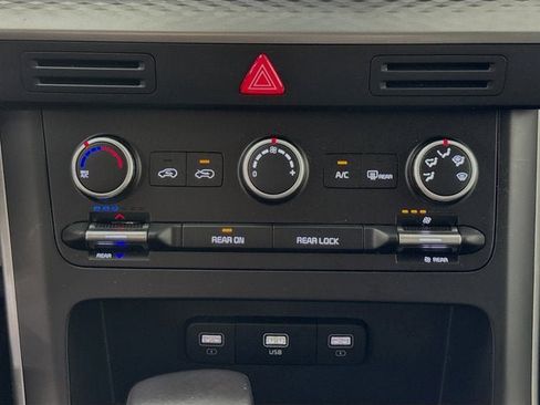 Certified 2024 Kia Carnival LX image 15