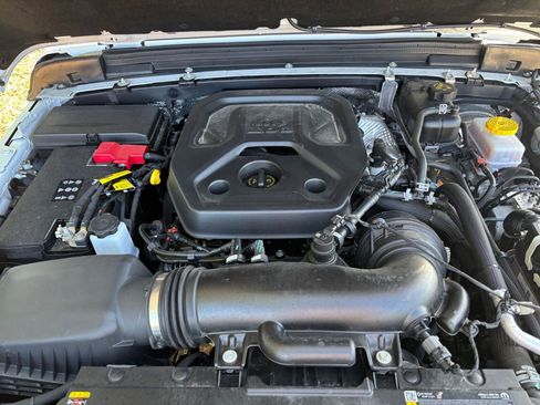 Used 2025 Jeep Wrangler Sport S image 32