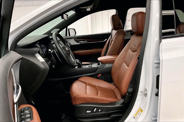 Used 2025 Cadillac XT5 Sportv w/ Technology Package AWD/4WD image 24