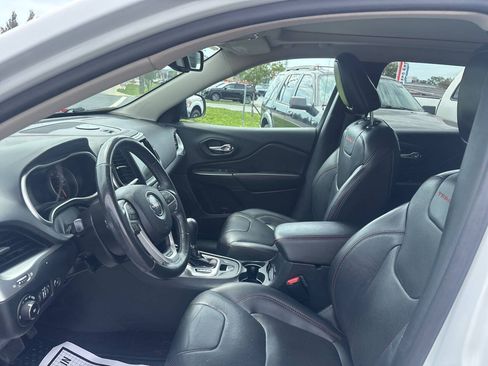 Used 2016 Jeep Cherokee Trailhawk w/ Comfort/Convenience Group AWD/4WD image 8