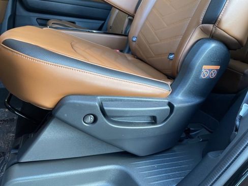 Used 2023 Nissan Pathfinder Platinum image 28