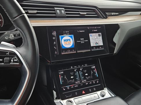Used 2024 Audi Q8 e-tron Premium Plus w/ Premium Plus Package AWD/4WD image 21