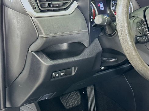 Used 2022 Toyota RAV4 LE FWD image 10