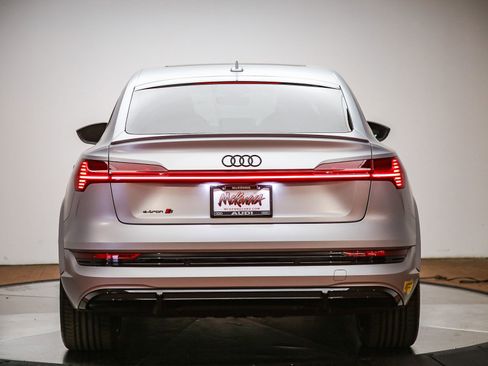 Used 2022 Audi e-tron S Premium Plus AWD/4WD image 3