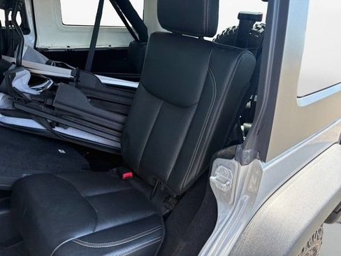 Used 2016 Jeep Wrangler Unlimited Rubicon AWD/4WD image 27