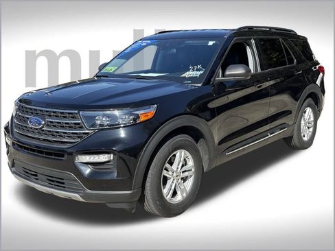 Certified 2023 Ford Explorer XLT w/ Equipment Group 202A image 39