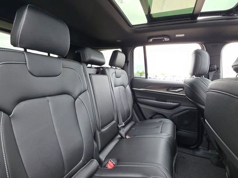 New 2025 Jeep Grand Cherokee Limited w/ Black Appearance Package AWD/4WD image 14
