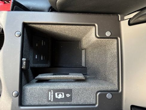 Certified 2025 Porsche Macan image 22