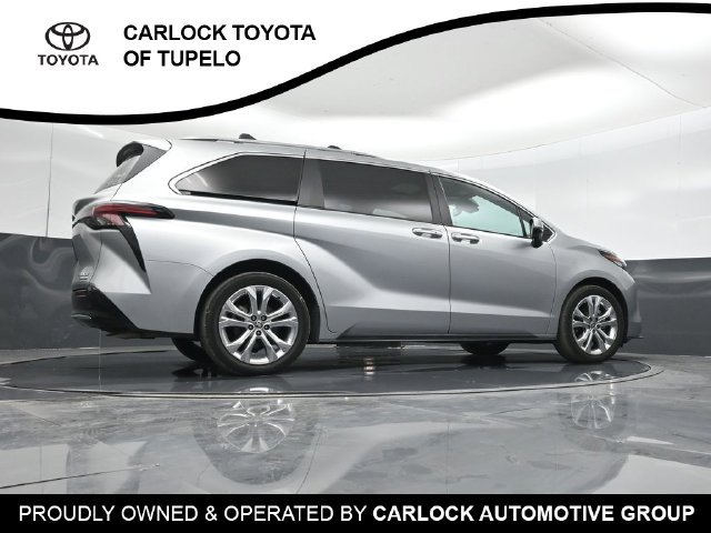Used 2023 Toyota Sienna Platinum FWD image 57
