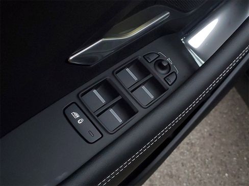 Used 2024 Jaguar E-PACE R-Dynamic SE image 11