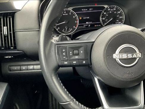 Used 2025 Nissan Pathfinder SV FWD image 11