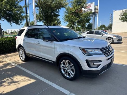 Used 2017 Ford Explorer XLT w/ Equipment Group 202A FWD image 1