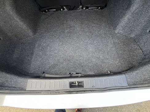 Used 2025 Nissan Versa SV image 31