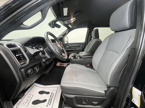 Used 2024 RAM 2500 Big Horn w/ Bed Utility Group image 4