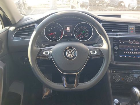 Used 2021 Volkswagen Tiguan SE image 13