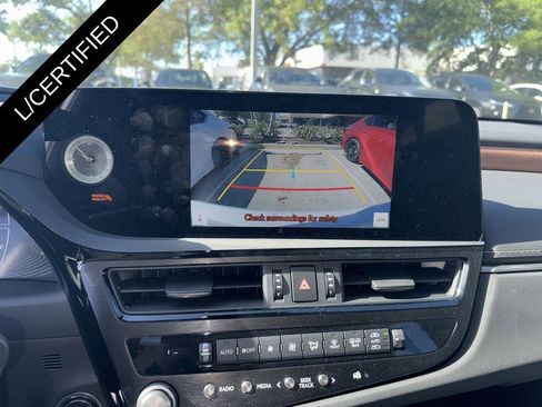 Used 2025 Lexus ES 300h w/ Premium Package FWD image 19