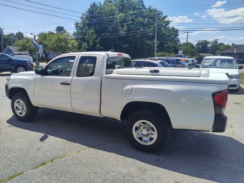 Used 2018 Toyota Tacoma SR RWD image 5