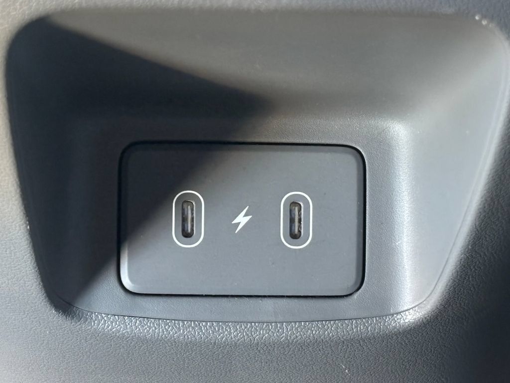 Used 2025 Hyundai Elantra SEL FWD image 17