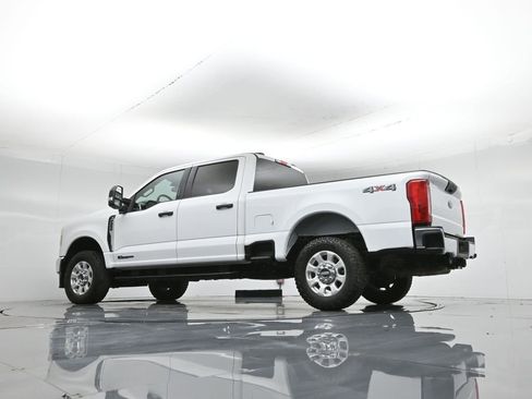 Certified 2023 Ford F250 XLT w/ F-250 >10K GVWR Package image 4