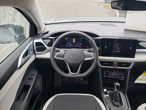 New 2026 Volkswagen Taos SE image 9