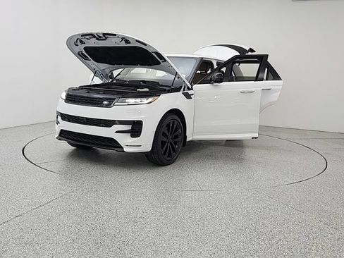 New 2026 Land Rover Range Rover Sport Dynamic SE AWD/4WD image 9