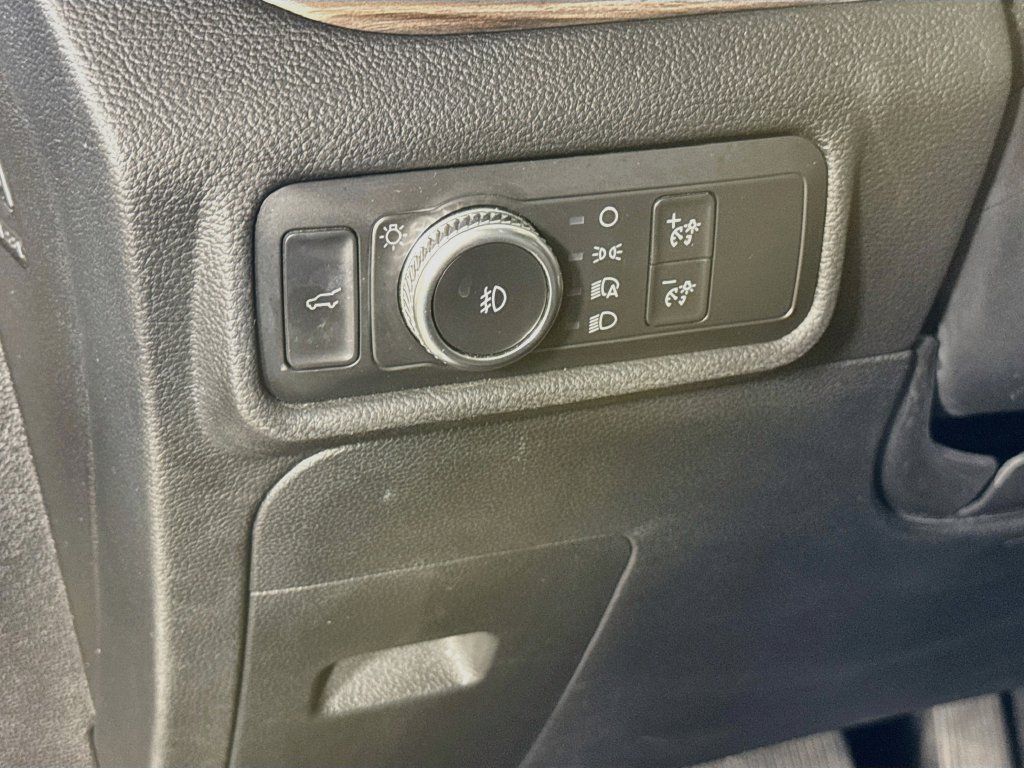 Used 2021 Ford Explorer Limited w/ Equipment Group 301A RWD image 11