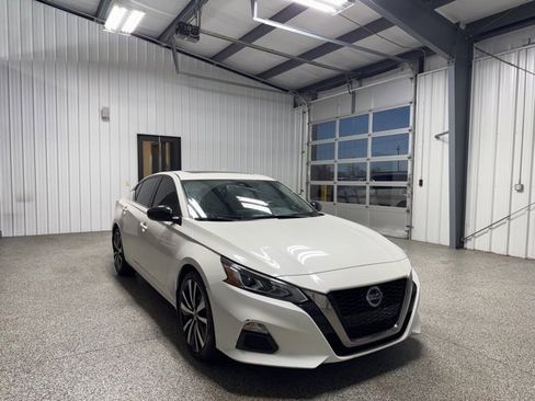 Used 2021 Nissan Altima 2.5 SR w/ SR Premium Package image 17