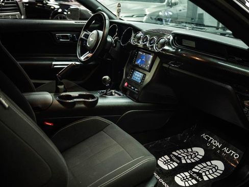 Used 2017 Ford Mustang GT w/ GT Performance Package RWD image 11