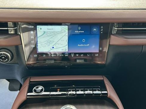 Used 2025 Lincoln Navigator L Reserve AWD/4WD image 23