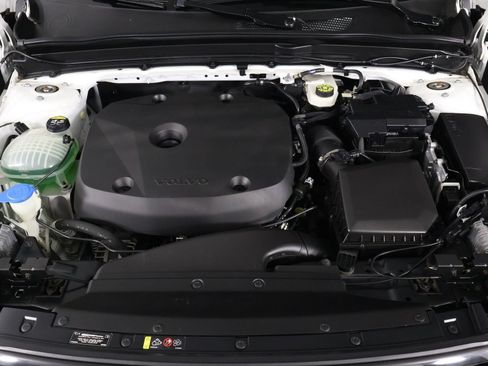 Certified 2022 Volvo XC40 T5 R-Design w/ Advanced Package AWD/4WD image 23