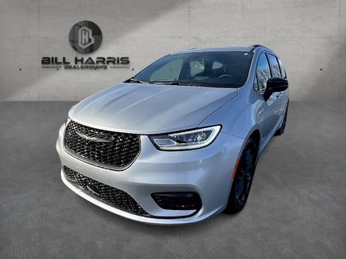 New 2026 Chrysler Pacifica Select FWD image 1