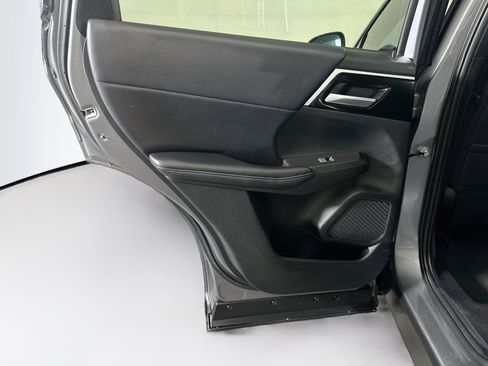 Used 2024 Mitsubishi Outlander SE FWD image 27
