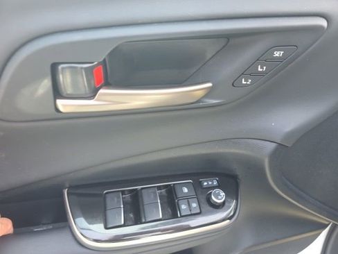 Used 2025 Toyota Crown Signia AWD/4WD image 17