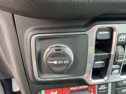 Used 2024 Jeep Wrangler Unlimited Sport AWD/4WD image 32