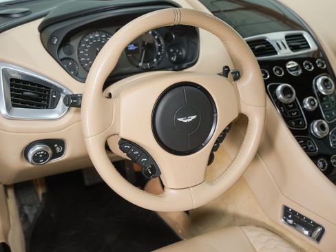 Used 2014 Aston Martin Vanquish Coupe image 37