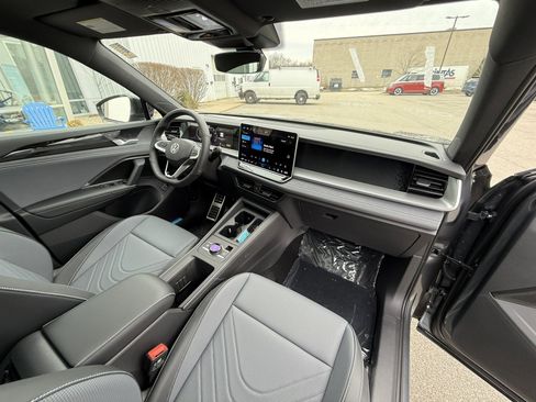 New 2026 Volkswagen Tiguan SE R-Line AWD/4WD image 24