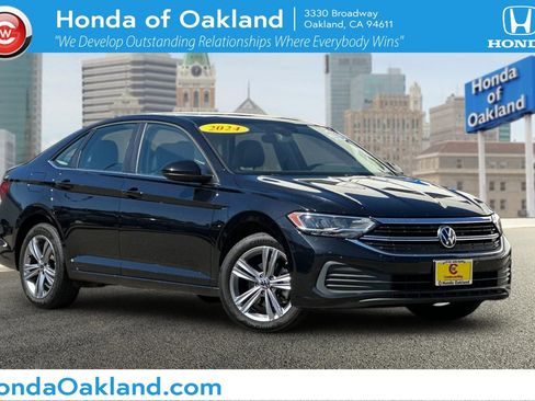 Used 2024 Volkswagen Jetta SE FWD image 1