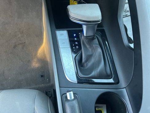 Used 2021 Hyundai Elantra SEL image 19