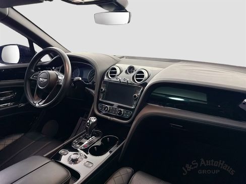 Used 2018 Bentley Bentayga AWD/4WD image 31