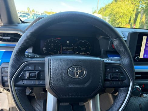 Used 2025 Toyota Tacoma TRD Off-Road image 27