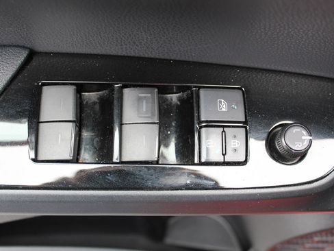 Used 2020 Toyota Prius Prime LE FWD image 28