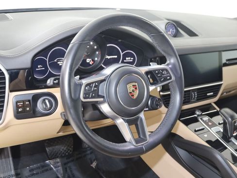 Used 2020 Porsche Cayenne AWD/4WD image 6