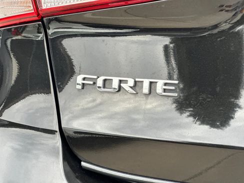 Used 2017 Kia Forte LX FWD image 25