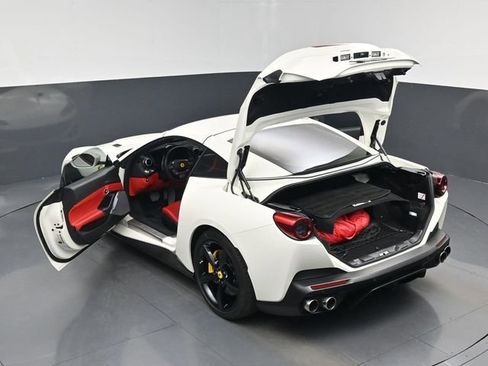 Used 2020 Ferrari Portofino RWD image 30