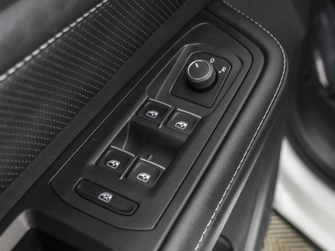 Used 2024 Volkswagen Atlas Cross Sport SE image 34