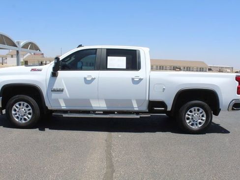 Used 2020 Chevrolet Silverado 2500 LT w/ Texas Edition AWD/4WD image 9